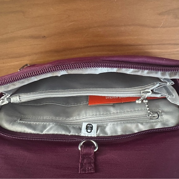 Baggallini anti theft handbag - Picture 6 of 10